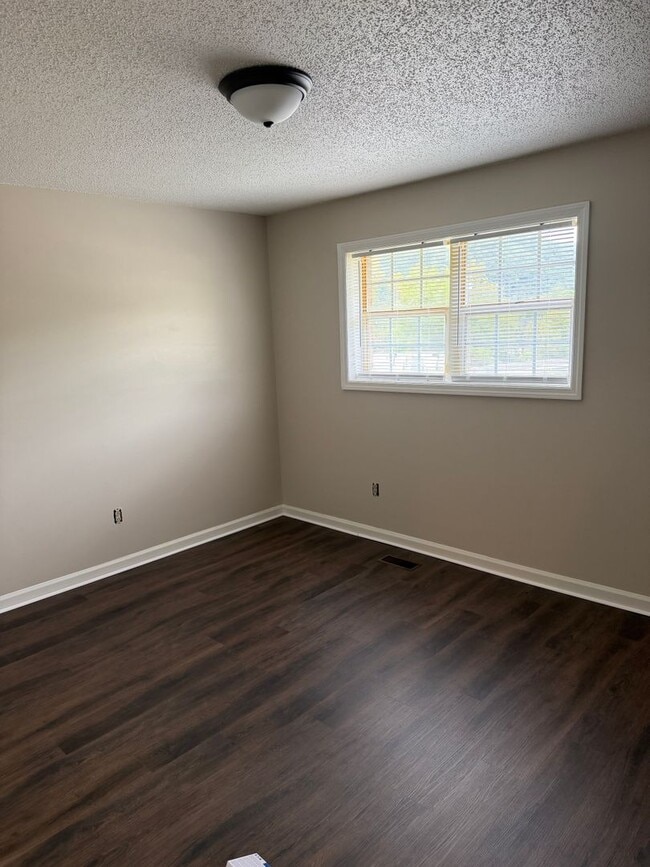 Building Photo - 108 Shadybrook
