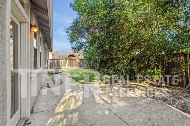 Building Photo - 7449 Thalia Ct