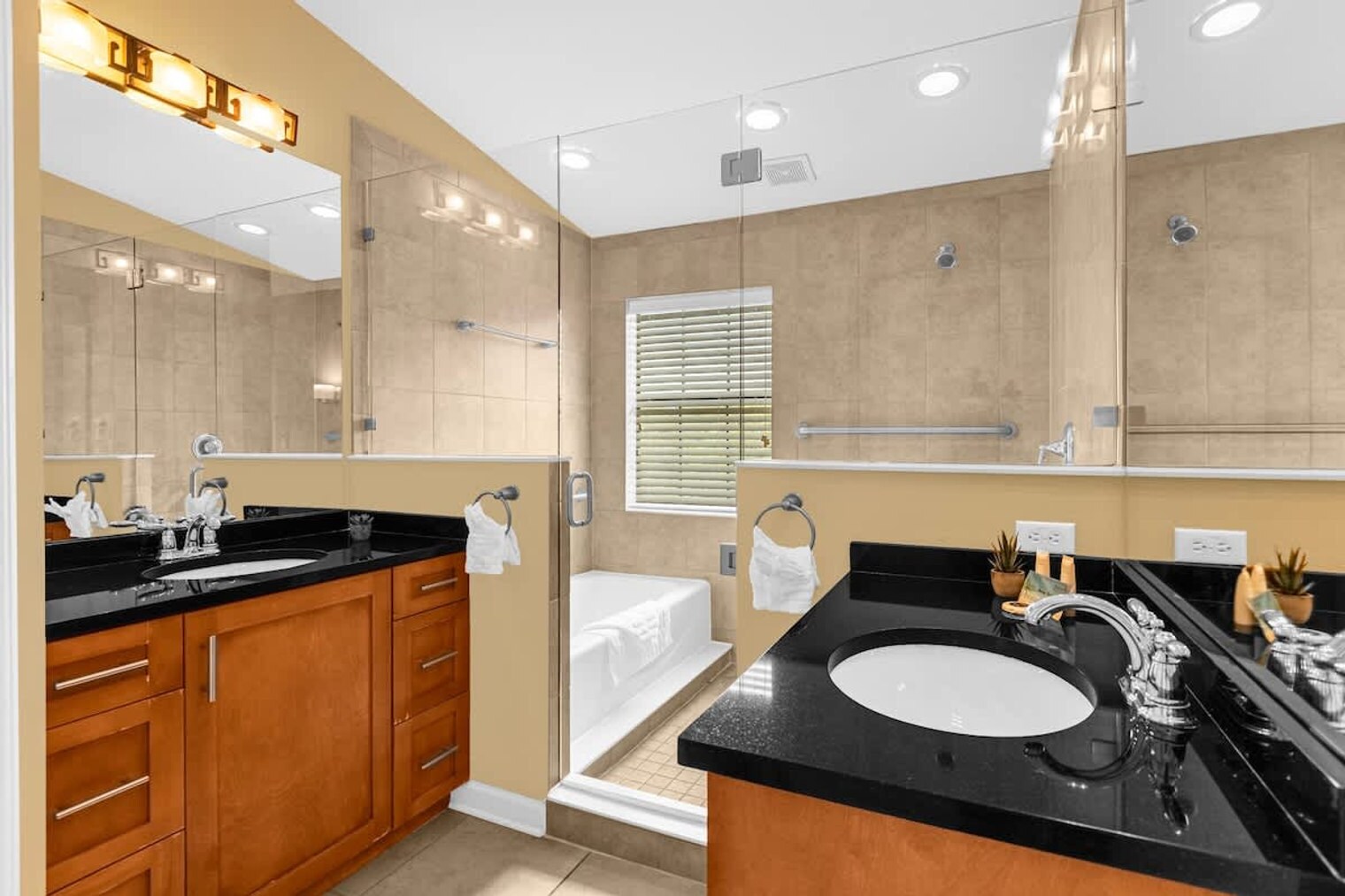 Building Photo - 14590 Damai Ln
