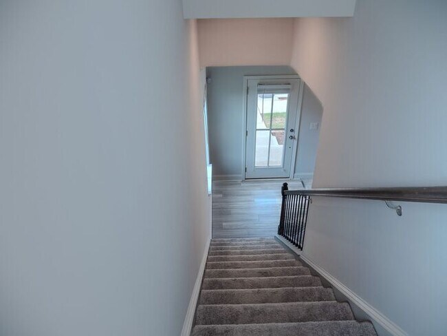 Building Photo - 625 Tiller Wy