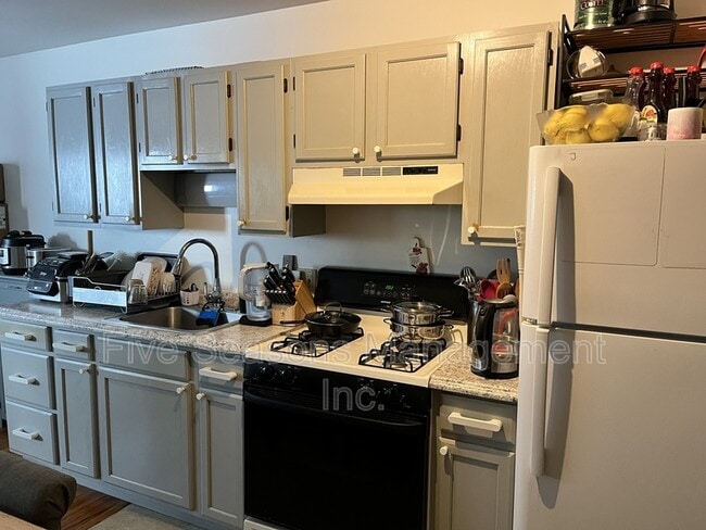 Building Photo - 358-360-360 N Winooski Ave