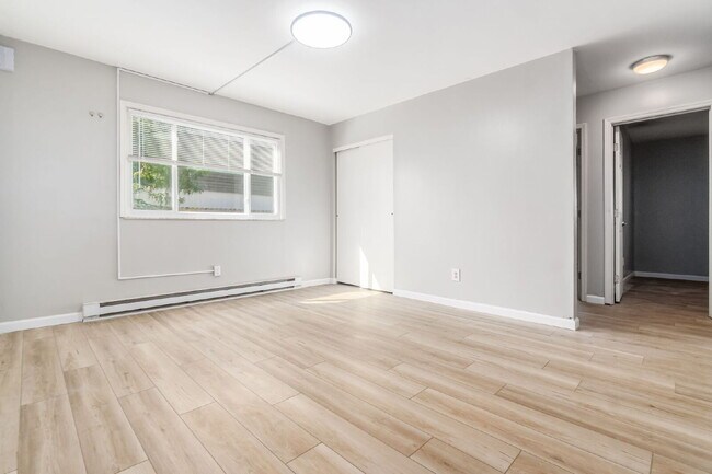 Building Photo - FREE 1 Month Rent! Renovated 2BR Near Children’s Hospital & German Village