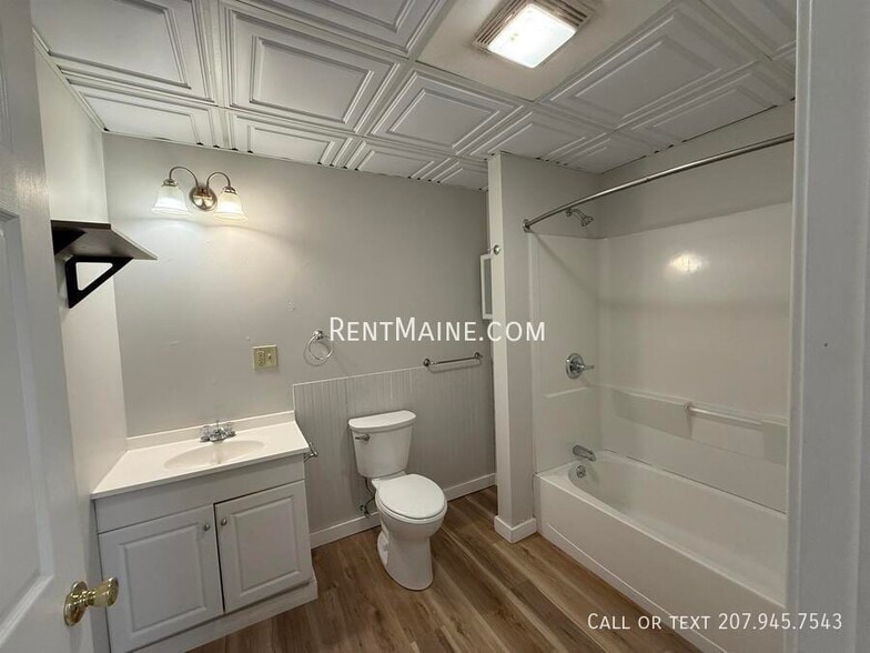 Building Photo - 35 Main St