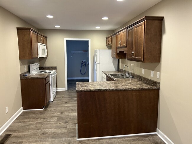 Building Photo - "Charming 2-Bedroom Retreat with 2 Full Baths in Cookeville – Spacious 1082 Sq Ft Living!"