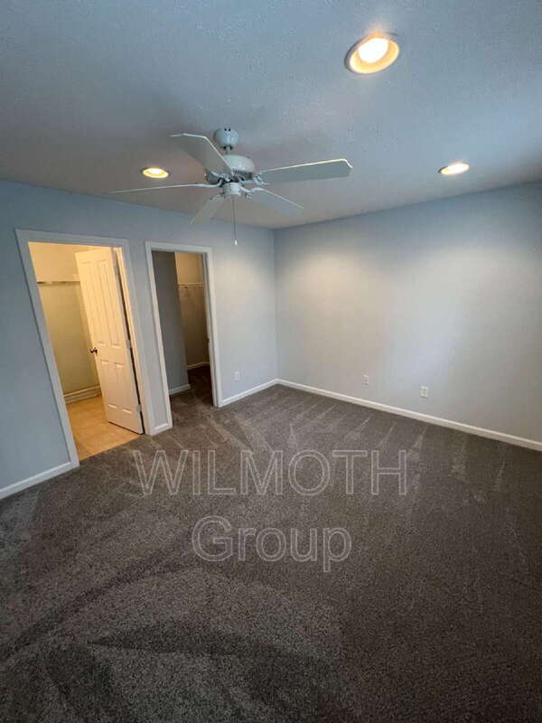 Building Photo - 9451 Glencroft Way