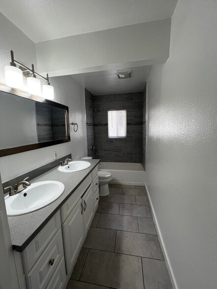 Building Photo - 2435 W 227th St