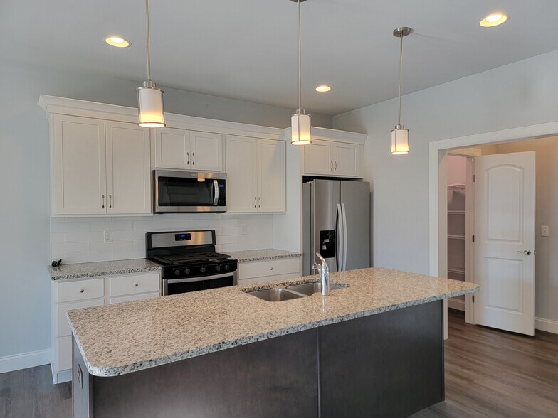 Building Photo - 213 Buckton Dr