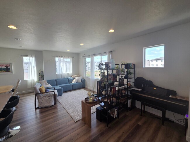 Building Photo - 817 W 510 S