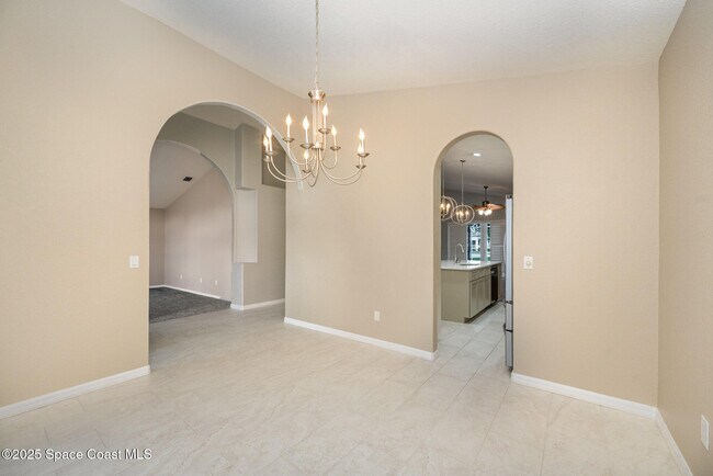 Building Photo - 776 Carriage Hill Rd