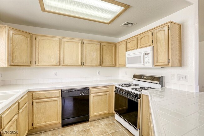 Building Photo - 8301 Boseck Dr