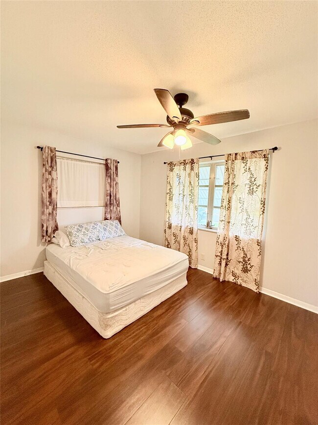 Building Photo - 6905 NW 15th St