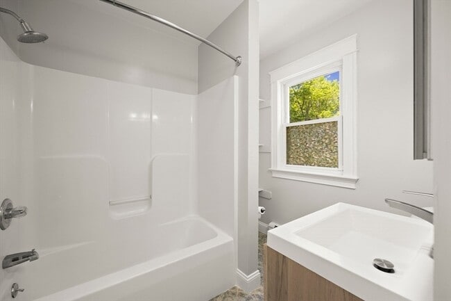 Building Photo - 34 Ricard St