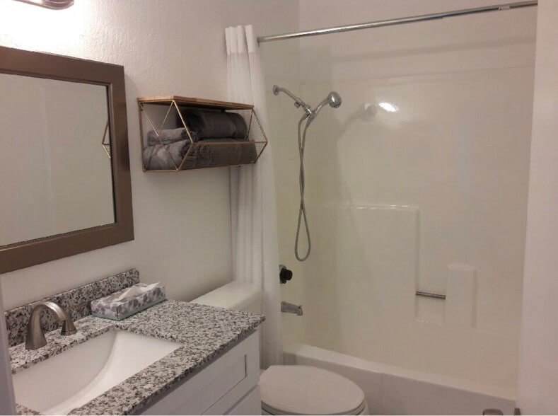 Building Photo - 511 East Brockton Avenue