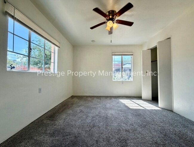 Building Photo - 3210 E Linden St