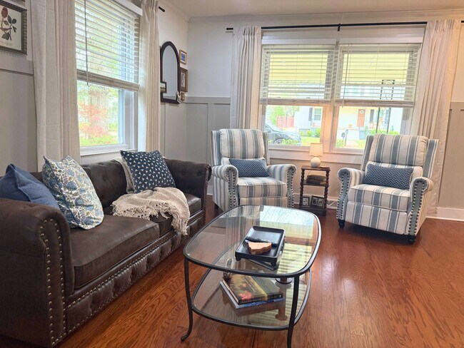 Building Photo - 11 Brooks Ave