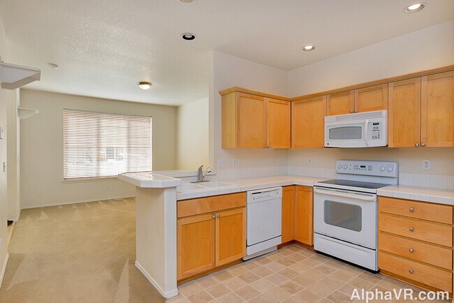 Building Photo - 17241 SW Pleasanton Ln