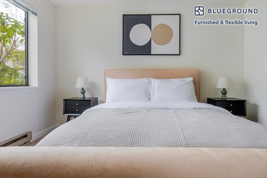 Building Photo - 15850 NE 40th St