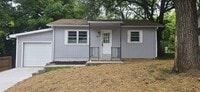Building Photo - Cute home in South East Springfield (Galloway)