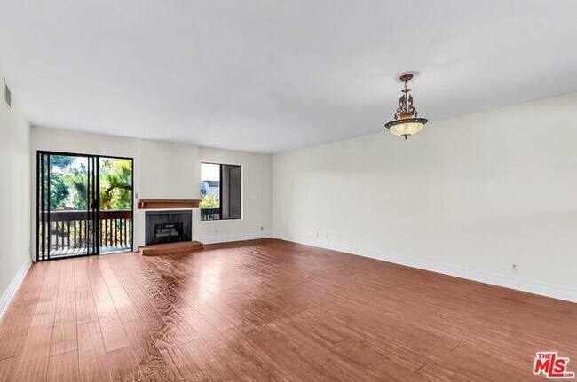 Building Photo - 15207 Magnolia Blvd