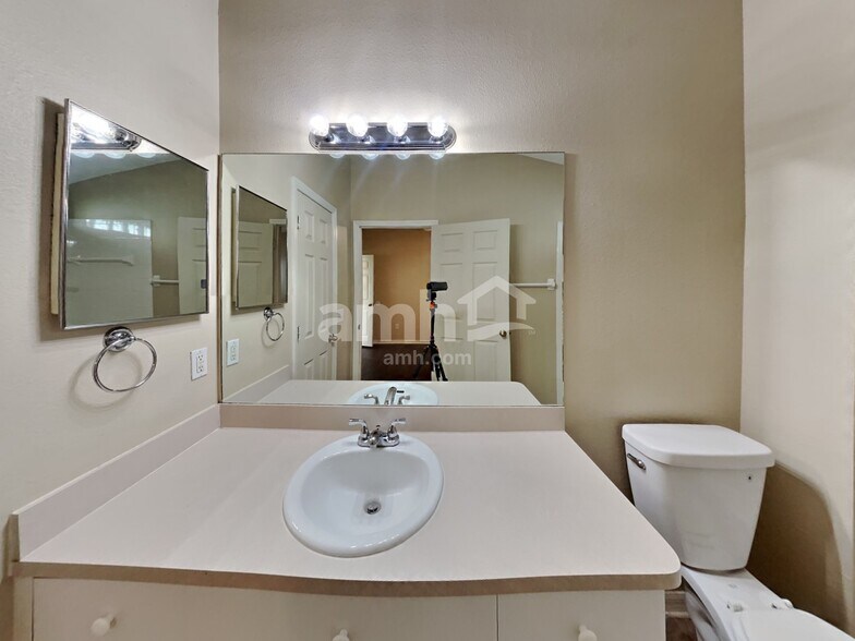 Building Photo - 22747 Saint Thomas Cir