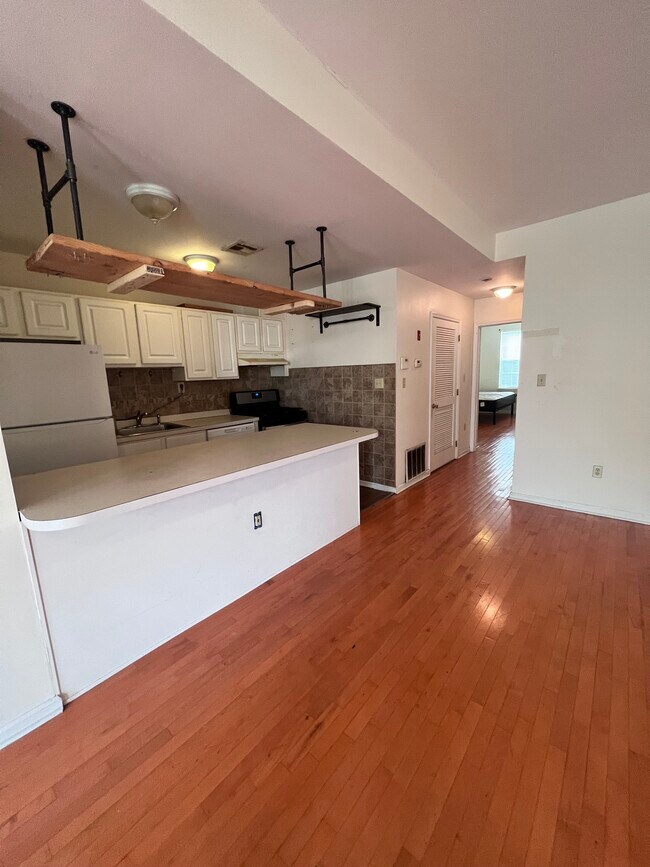Primary Photo - 225 Halladay St