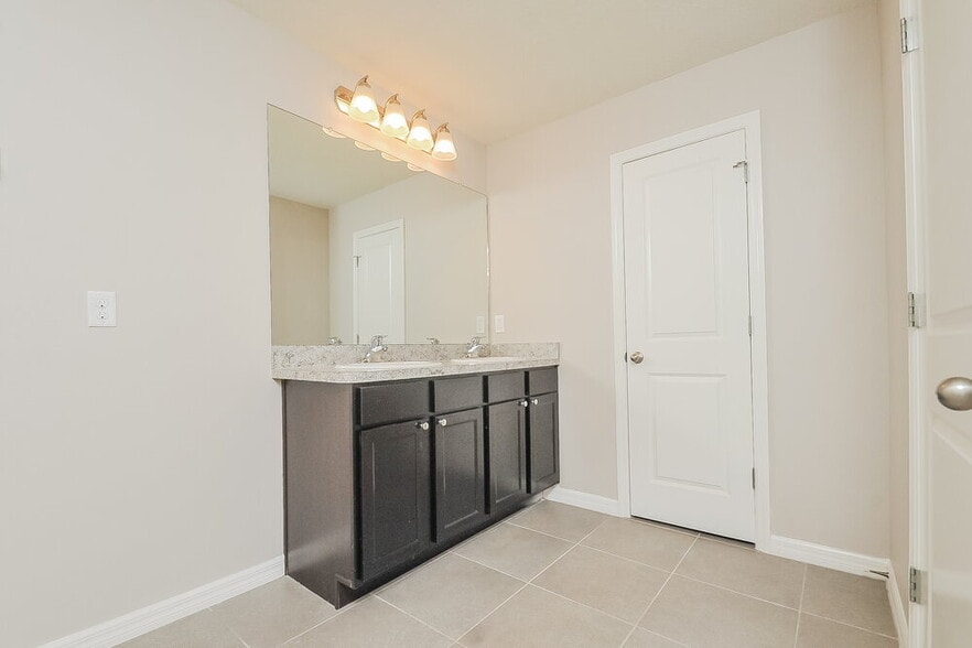 Building Photo - 10257 Geese Trail Cir