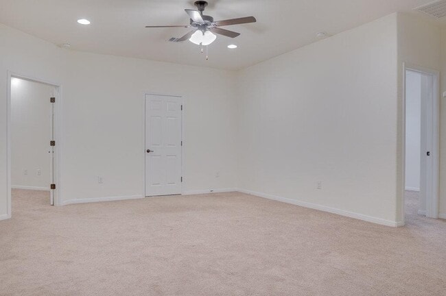 Building Photo - 717 Kingston Pl