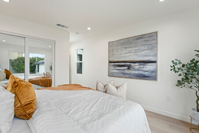 Building Photo - Charming Remodeled Craftsman w/ Modern Finishes in LA