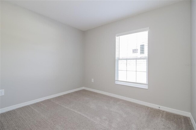 Building Photo - 127 Tulip Ln