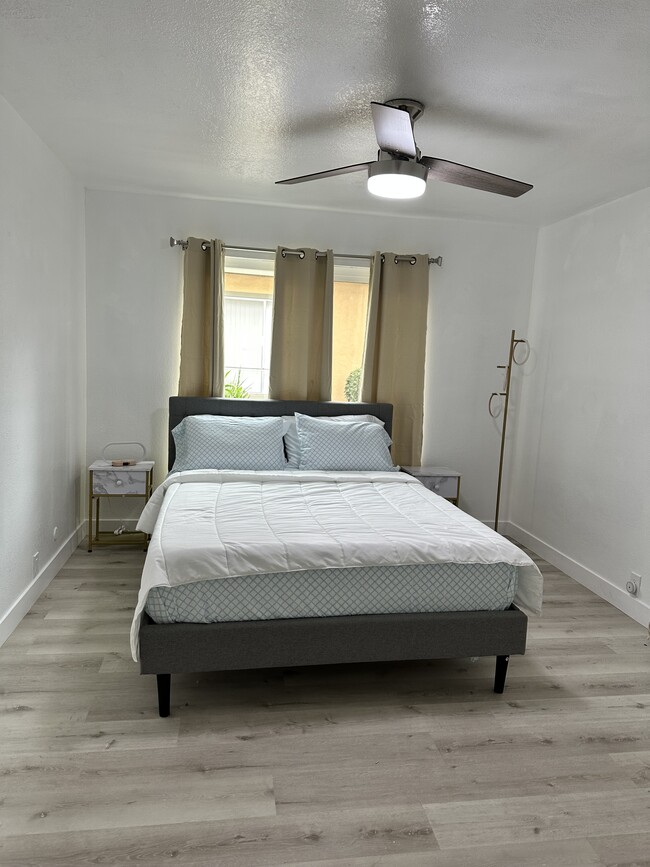 Building Photo - 10517 Caminito Obra