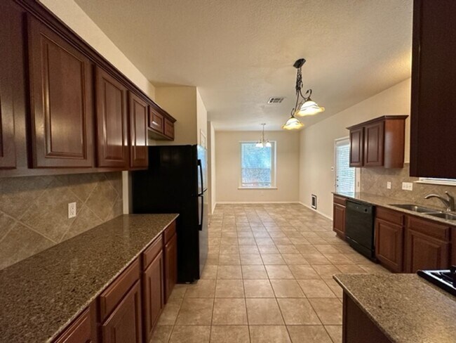 Building Photo - Wonderful home is South Austin. Great loca...