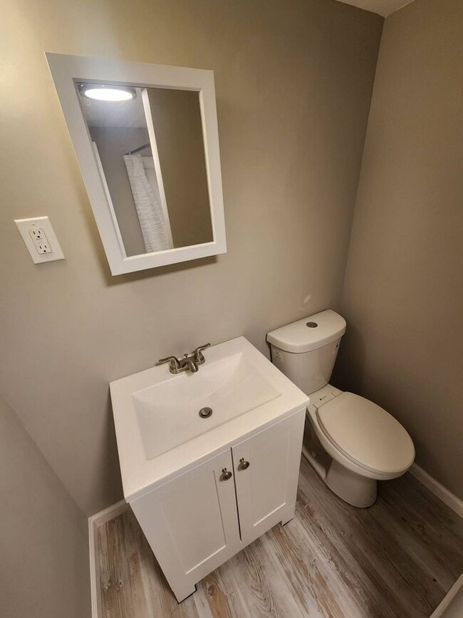 Building Photo - Charming 2-Bedroom Property in Prime Location