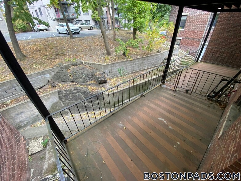 Building Photo - 17 Cummings Rd