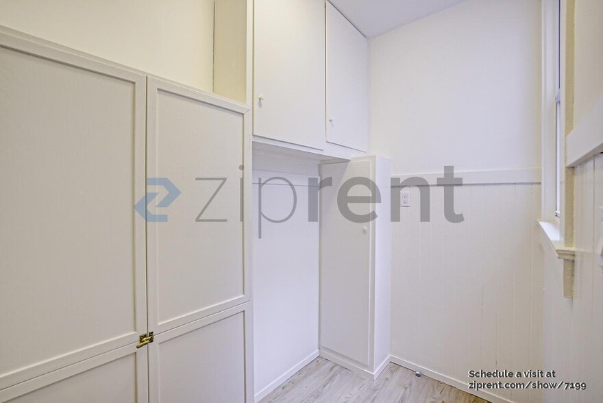 Building Photo - Unit