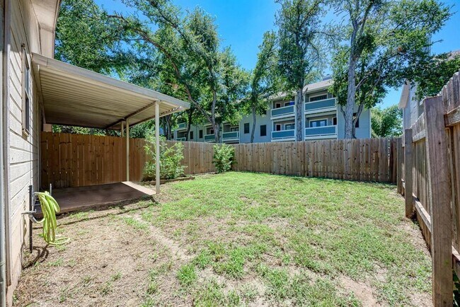 Building Photo - 12408 Deer Falls Dr