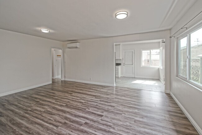 Building Photo - 11864 Manor Dr