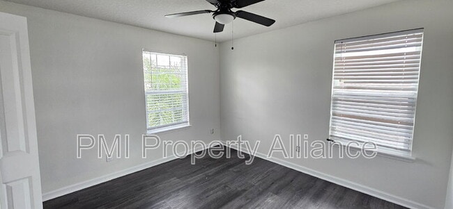 Building Photo - 710 Birch Hollow Dr