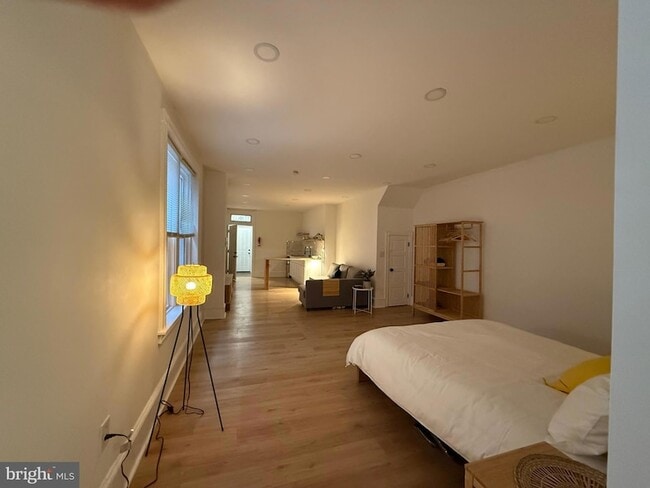 Building Photo - 114 S 58th St