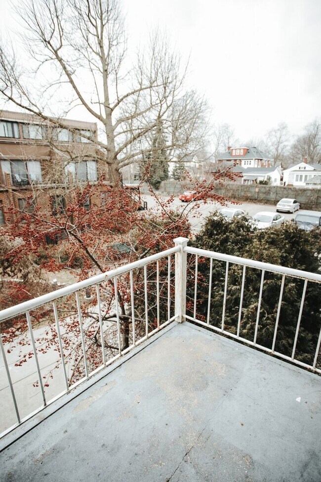 Building Photo - 727 N Capitol Ave