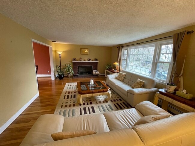 Building Photo - 2 Barrett Rd