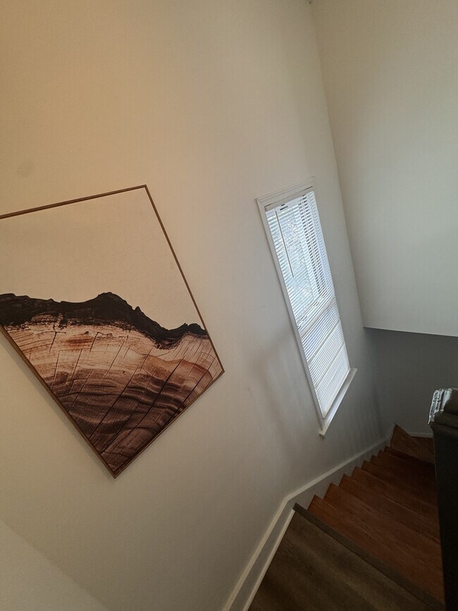 Building Photo - 6559 Hoffman Ave