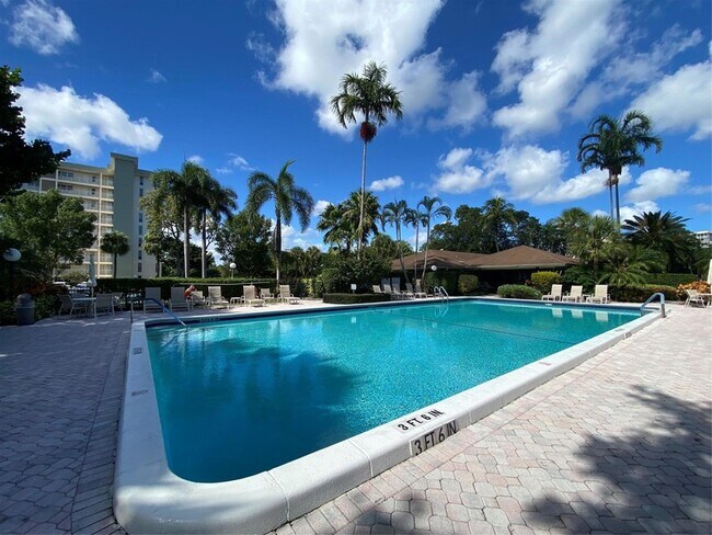 Building Photo - 3051 N Course Dr