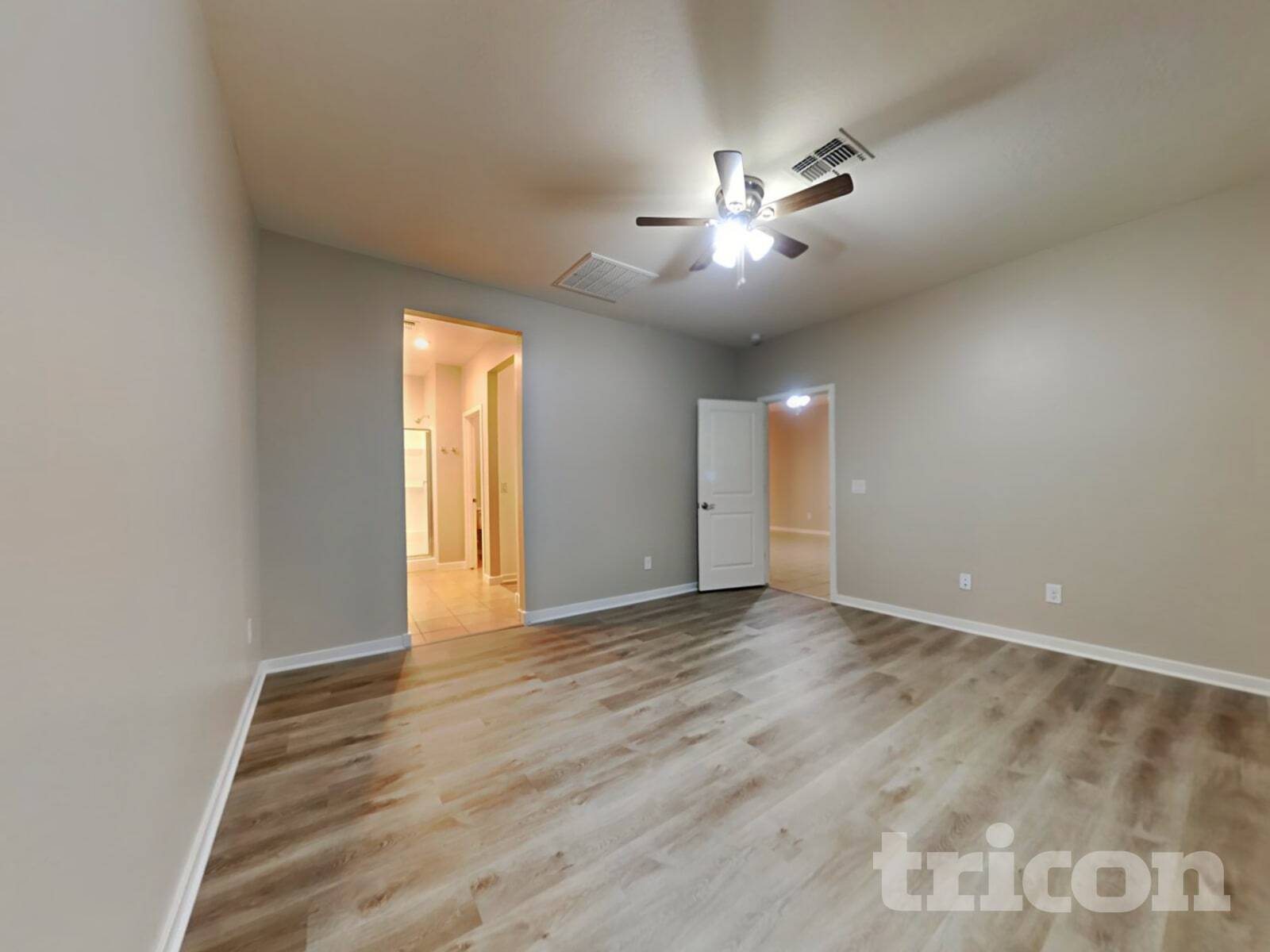 Building Photo - 14366 W Pershing St