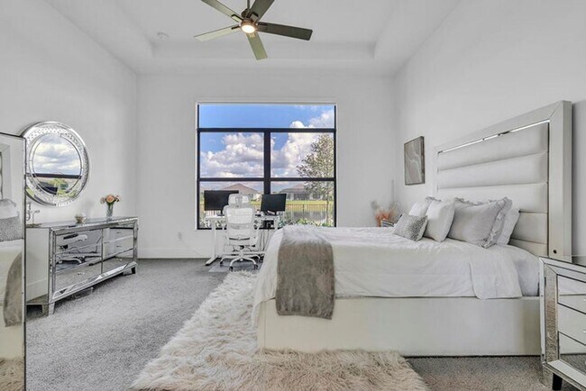 Building Photo - 5320 St Armands Way