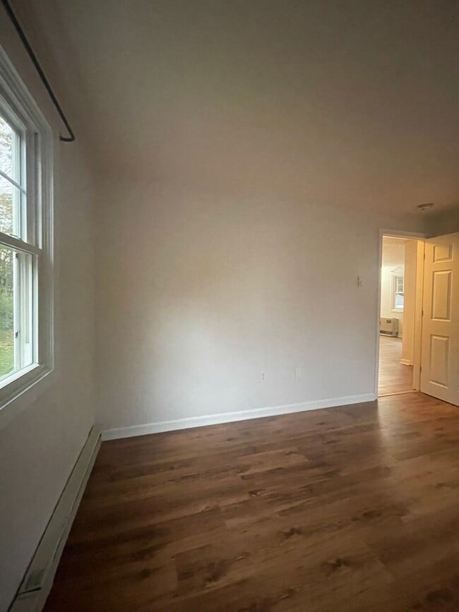 Building Photo - Downtown Kittery- close to the Shipyard