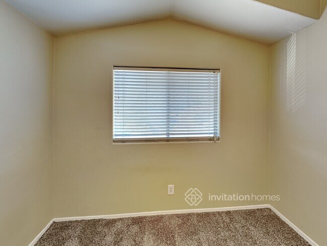 Building Photo - 1755 E Toledo St