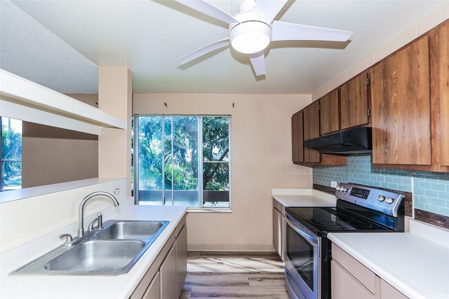 Building Photo - Lovely 2 bedroom 1 bath, with 1 open parking