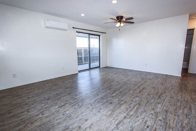 Building Photo - 7159 E Silverlode Dr