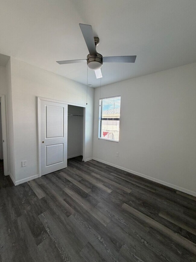 Building Photo - 615 SE 8th St