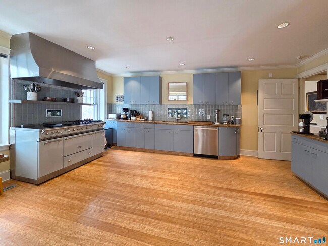 Building Photo - 82 Edgehill Rd